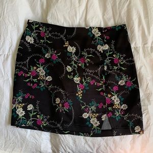 Like New Floral Satin Notch Mini Skirt